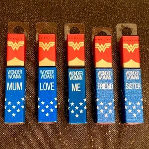 NWT!  MAYBELLINE WONDER WOMAN LIQUID LIPSTICK SET.
